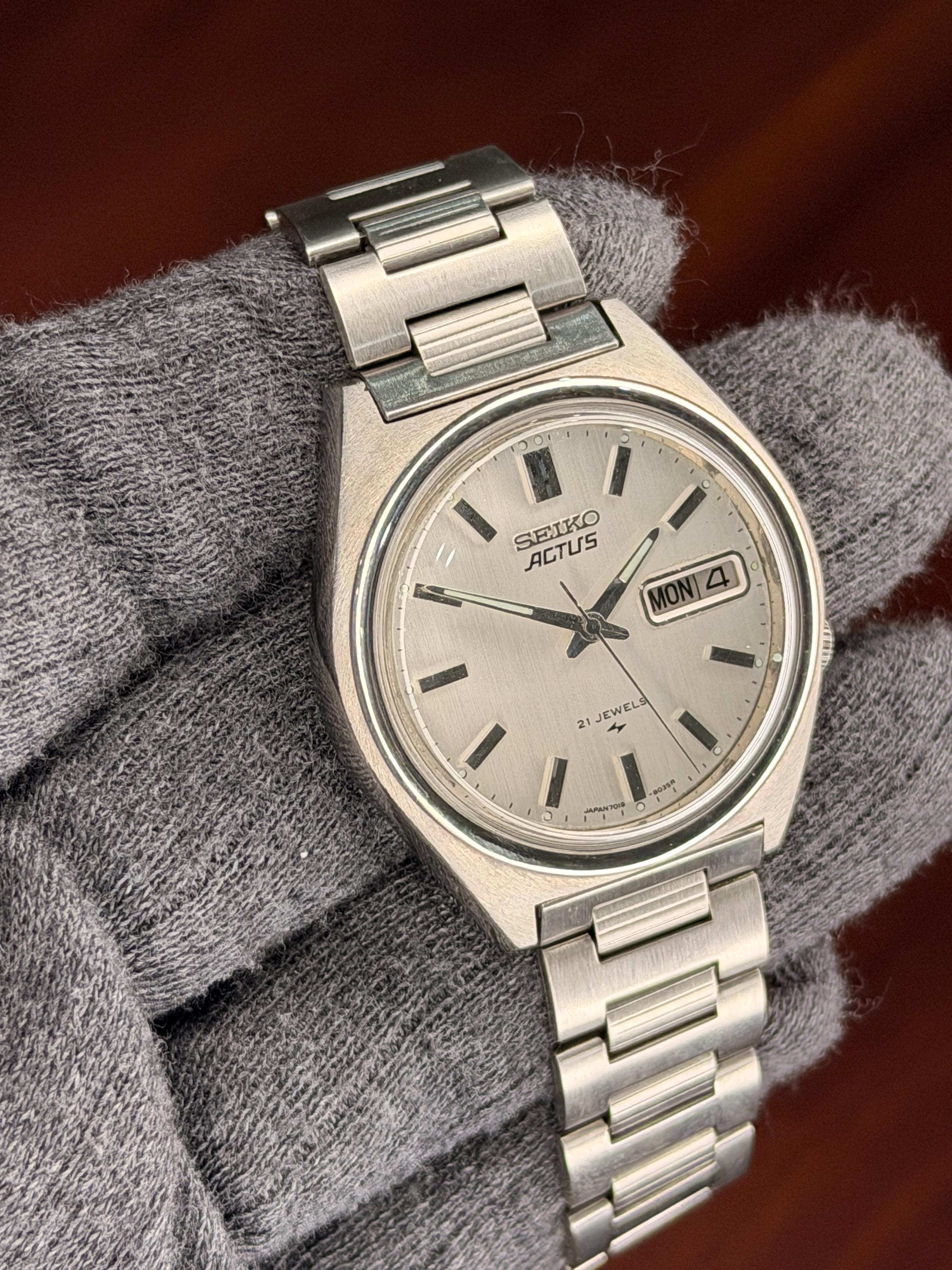 Vintage Seiko 5 Actus Automatic 7019-8010 Japan 21 Jewels Day/date