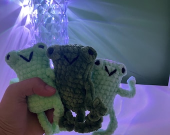 Crochet leggy frogs