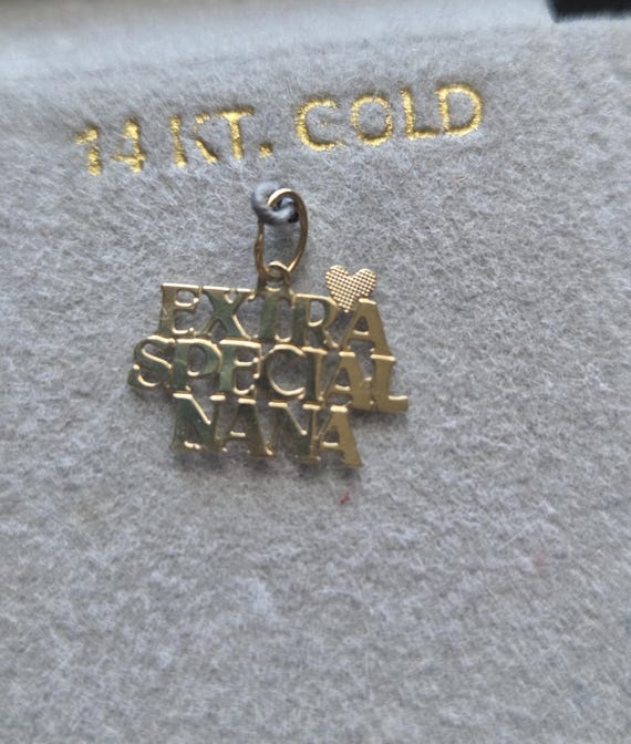 Vintage Charm/Pendant 14kt yellow gold "Extra Special Nana"