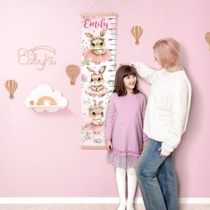 Groeimeter konijn, roze aangepaste naam hoogteliniaal, bloemen konijn muurdecoratie babykamer, meetbord meisjeskamer, hoogtemeter kinderen
