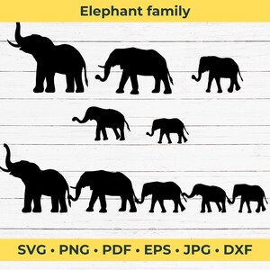 Puede incluir: Silueta de una familia de elefantes de varios tamaños, con el elefante más grande en la parte superior de la imagen y el más pequeño en la parte inferior. Los elefantes están todos mirando hacia el lado derecho de la imagen.