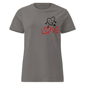 Women’s heart print t-shirt, casual date night shirt, love t-shirt, no fake love tshirt, heart print tee, cute heart tee, valentine&#39;s day