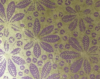 Lokta-papier met zeefdruk - Kastanje - bruin op groen / Handgemaakt papier uit Nepal