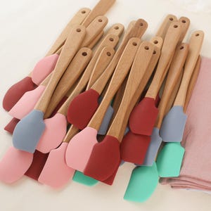 Personalized Spatula, Wedding Favors For Guests in Bulk, Unique Wedding Favors, Mini Spatula, Engraved Spatula, Wedding Gifts, Baking Gifts