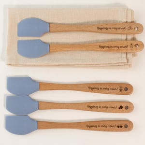 Personalized Spatula, Wedding Favors For Guests in Bulk, Unique Wedding Favors, Mini Spatula, Engraved Spatula, Wedding Gifts, Baking Gifts