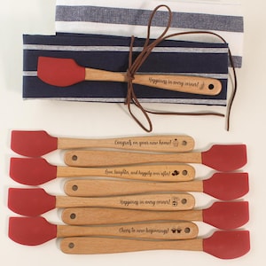 Personalized Spatula, Wedding Favors For Guests in Bulk, Unique Wedding Favors, Mini Spatula, Engraved Spatula, Wedding Gifts, Baking Gifts