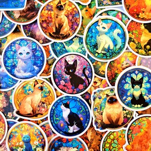 鮮やかな猫のステンドグラスステッカーパック - アートプロジェクトに最適なカラフルなプリズムと万華鏡の猫ステッカー