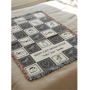 Personalized Cat Mom Blanket, Cotton Fringed Bed Throw, Cat Lover Gift for Pet Mama Friend, Cat Themed Bedspread, Housewarming Cat Gift