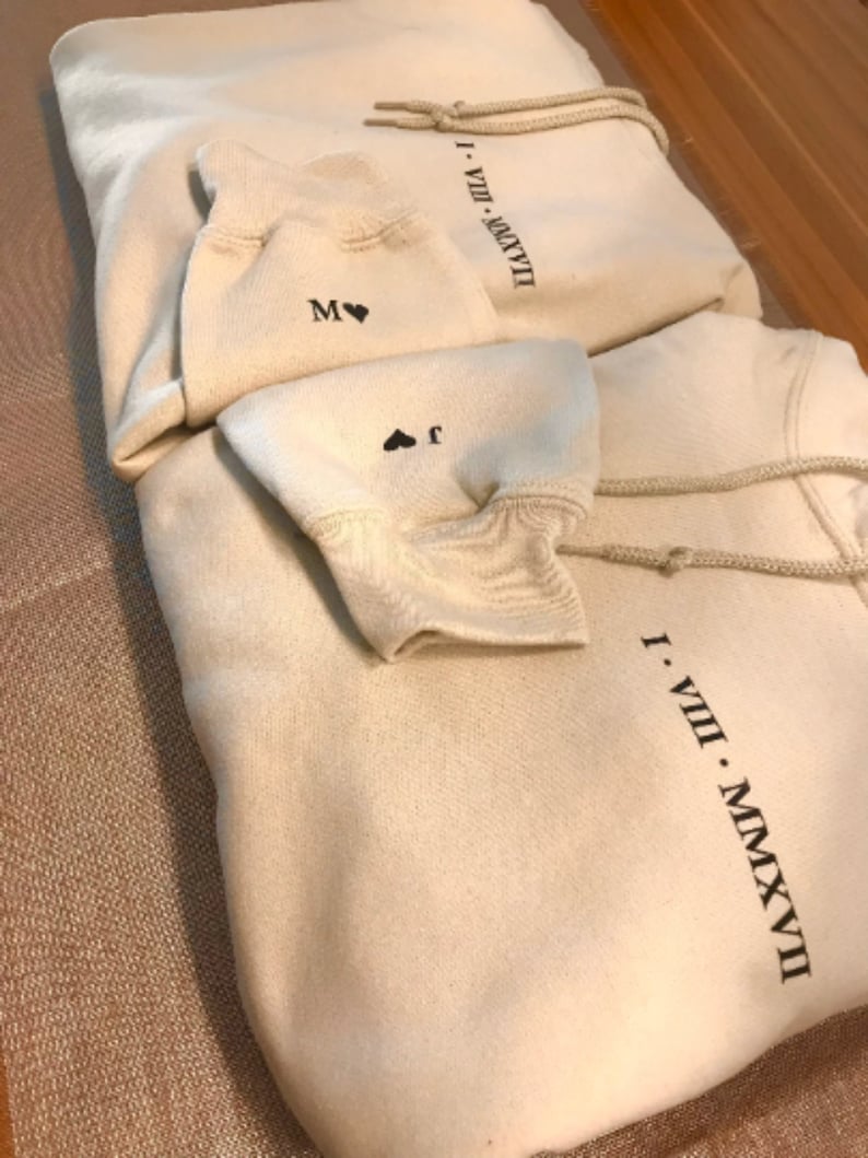 Hoodie Personalisiert mit Datum, Valentinstag, Paar Hoodie, Römische Zahlen, Jahrestag Geschenk, Partnerhoodie,Geburtstag,Kennenlerndatum Bild 9