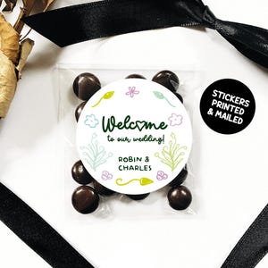 Sticker wilde bloemen bruiloft welkomsttasje, bloementuin bruiloft welkomsttasje voor hotelgasten label, handgetekende krabbelontwerp
