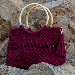 Handgefertigte Makramee Handtasche mit Bambusgriffen, Sommertasche, Boho Stil