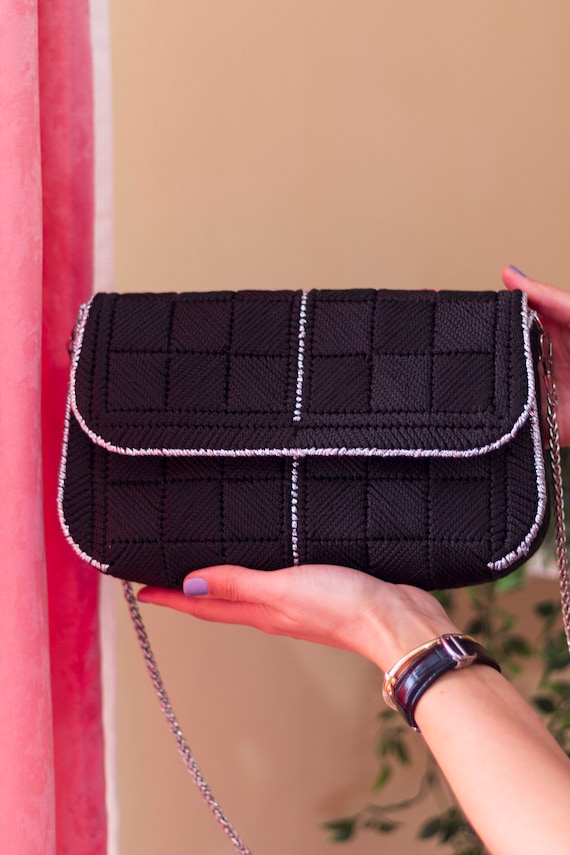 Elegante und stilvolle handgemachte Clutch, schwarz mit silbernen