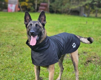 Impermeable negro hecho a mano para perros: Chaqueta para perros de razas grandes. Ropa para la lluvia.