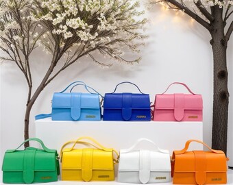 Borsa JACQUEMUS Le Grande Bambino: borsa di design in vera pelle italiana con cerniere e manico superiore di lusso