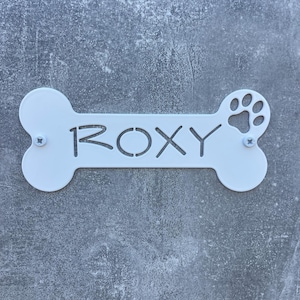Letrero para casa de perro, letrero para perro al aire libre, letrero con nombre de perro, placa con nombre para casa de perro, accesorios para perros, letrero para perro al aire libre, hueso de metal para perro, letrero para perro personalizado