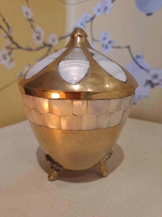 ヴィンテージの真鍮と真珠貝のインド製小物入れ - Etsy 日本