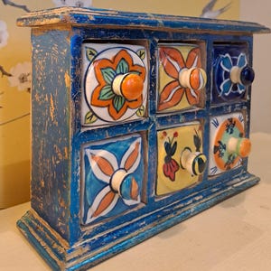 Blauwe vintage mediterraan houten tafelbladdoos met 6 keramische lades