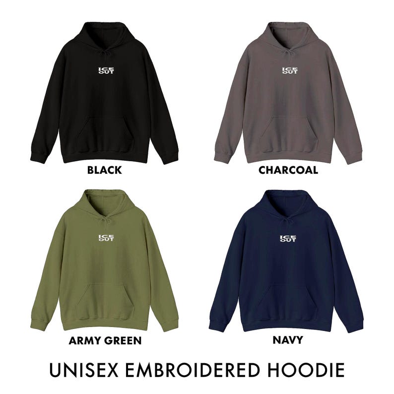Puede incluir: Cuatro sudaderas con capucha unisex bordadas en negro, carb&oacute;n, verde militar y azul marino. Cada sudadera tiene un bolsillo delantero y un peque&ntilde;o logotipo blanco en el pecho. El texto "UNISEX EMBROIDERED HOODIE" est&aacute; en la parte inferior.