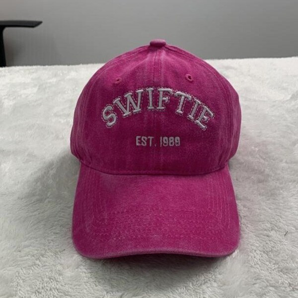 Casquette Taylor Swift pour homme et femme, casquette discrète, chapeau tendance, cadeau vêtement pour Swifties, casquette tendance, casquette rose Swiftie