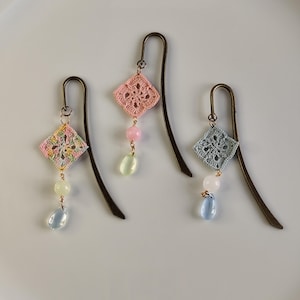 Handmade Granny Square gehäkelte Lesezeichen | Micro Crochet Buchliebhaber Geschenk | Boho Lesen Accessoire