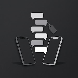 Puede incluir: Dos teléfonos inteligentes colocados en ángulo con una pila vertical de seis burbujas de diálogo vacías entre ellos. Una pequeña etiqueta rectangular de color gris oscuro cuelga de un hilo fino en la segunda burbuja desde arriba.