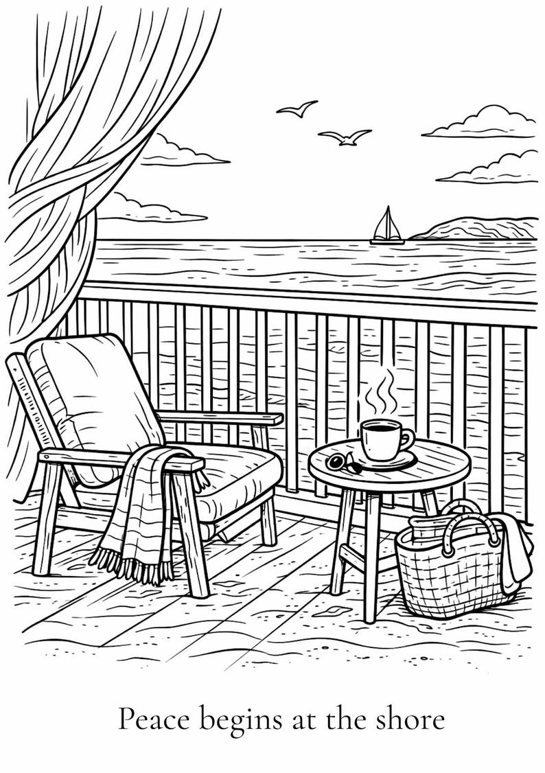 K&ouml;nnte beinhalten: Schwarz-Wei&szlig;-Strichzeichnung einer Meereslandschaft. Ein Holzstuhl mit einer Decke, ein kleiner Tisch mit einer Tasse Kaffee und ein Korb befinden sich auf einem Deck mit Blick auf das Meer. Der Text "Peace begins at the shore" steht unten.