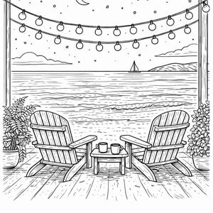 K&ouml;nnte beinhalten: Schwarz-Wei&szlig;-Illustration einer ruhigen Strandszene bei Nacht. Zwei h&ouml;lzerne Adirondack-St&uuml;hle blicken auf das Meer, mit einem kleinen Tisch mit zwei Tassen. Lichterketten h&auml;ngen dar&uuml;ber, mit einem Halbmond und Sternen am Himmel. Der Text "Peaceful moments under the stars" befindet sich unten.