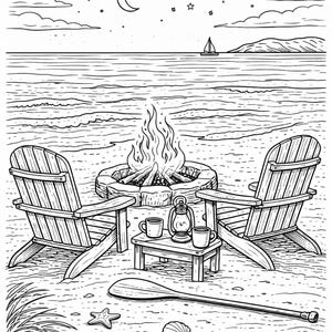 K&ouml;nnte beinhalten: Schwarz-Wei&szlig;-Illustration einer n&auml;chtlichen Strandszene. Zwei h&ouml;lzerne Adirondack-St&uuml;hle stehen vor einer Feuerstelle mit brennendem Feuer. Ein kleiner Tisch h&auml;lt Tassen und eine Laterne. Der Text "Warm nights and quiet waves" steht unten.