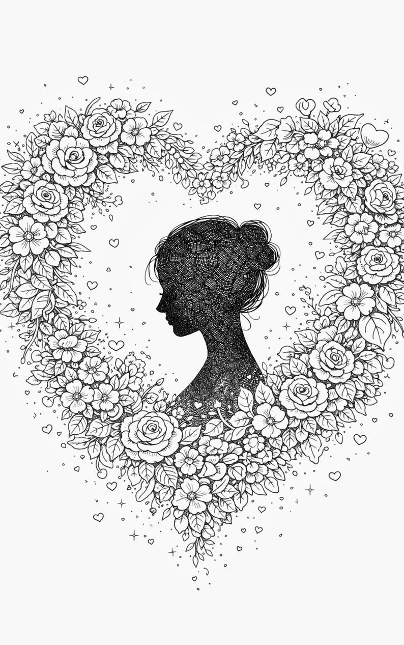 Pu&ograve; includere: Illustrazione in bianco e nero di una silhouette femminile all'interno di una composizione floreale a forma di cuore. I fiori includono rose e altri fiori dettagliati, con piccoli cuori e croci sparsi nel design.