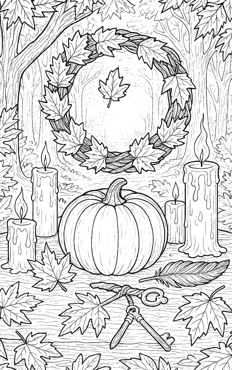 K&ouml;nnte beinhalten: Schwarz-Wei&szlig;-Illustration einer Herbstszene. Ein K&uuml;rbis steht vor brennenden Kerzen, einem Kranz und fallenden Bl&auml;ttern. Eine Feder und Schl&uuml;ssel sind ebenfalls vorhanden und schaffen ein gem&uuml;tliches Herbstthema.