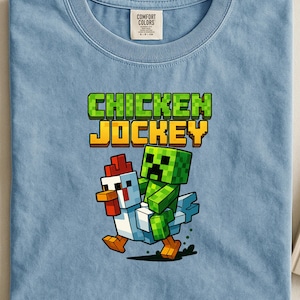Pollo Jockey PNG, divertido clipart de pollo pixelado, diseño de camiseta de gamer