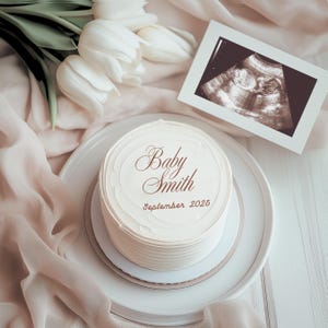 Anuncio de embarazo digital de pastel sencillo, elegante plantilla para revelar el bebé, anuncio de bebé editable y de género neutro, personalizable en Canva.