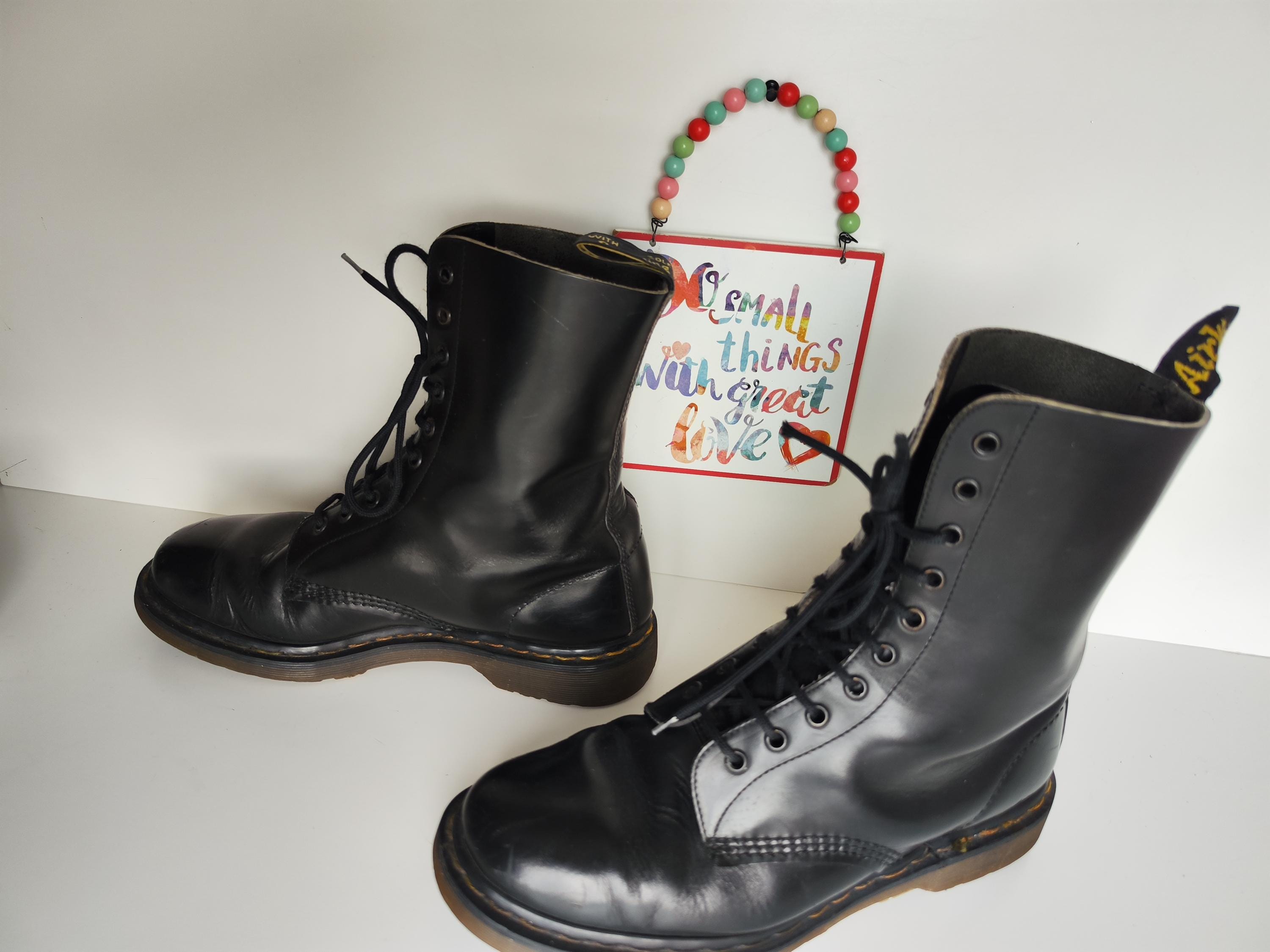 Dr Martens 1490 10 Eye England Vintage MIE Black Leather Ankle