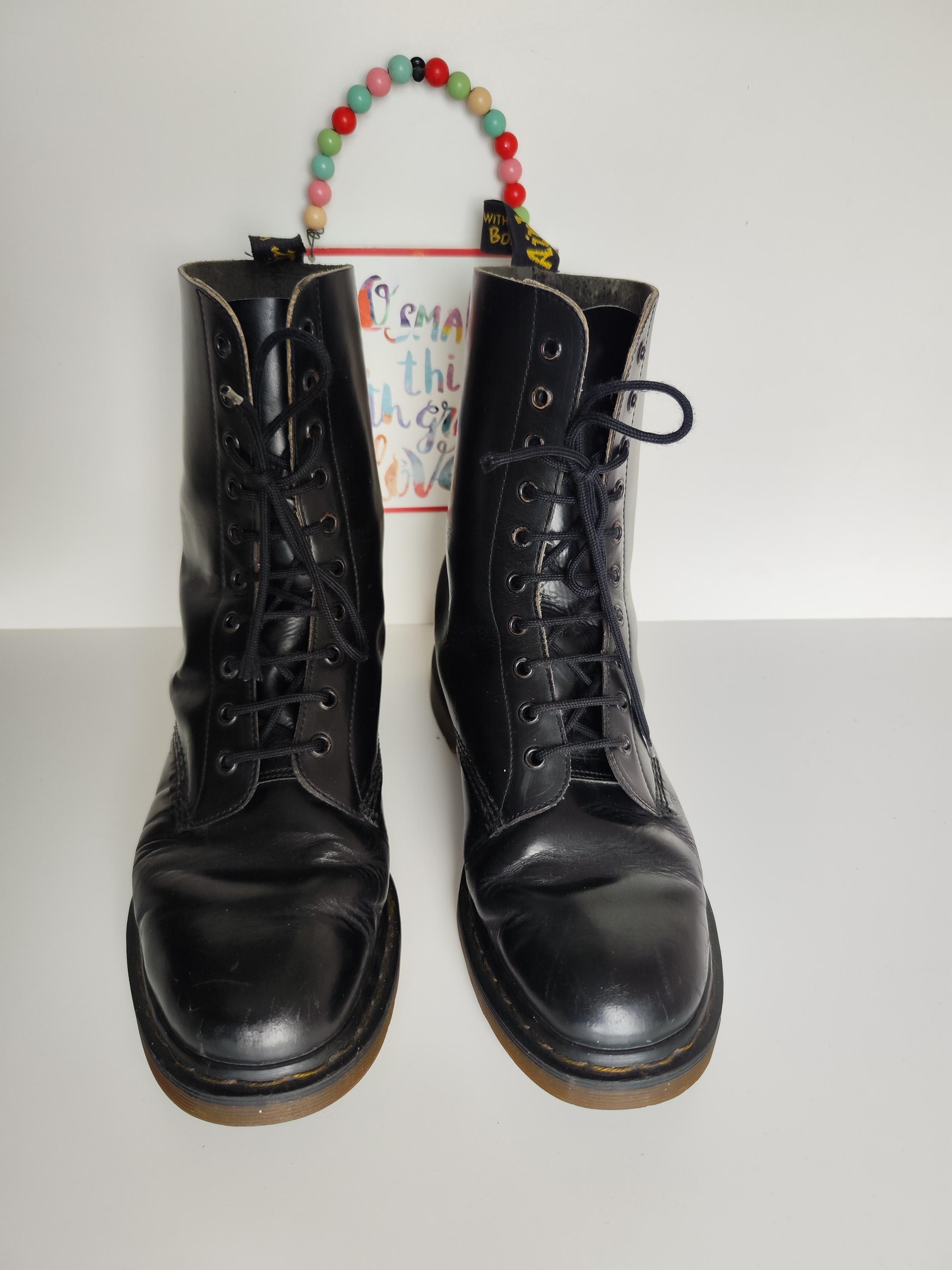 Dr Martens 1490 10 Eye England Vintage MIE Black Leather Ankle