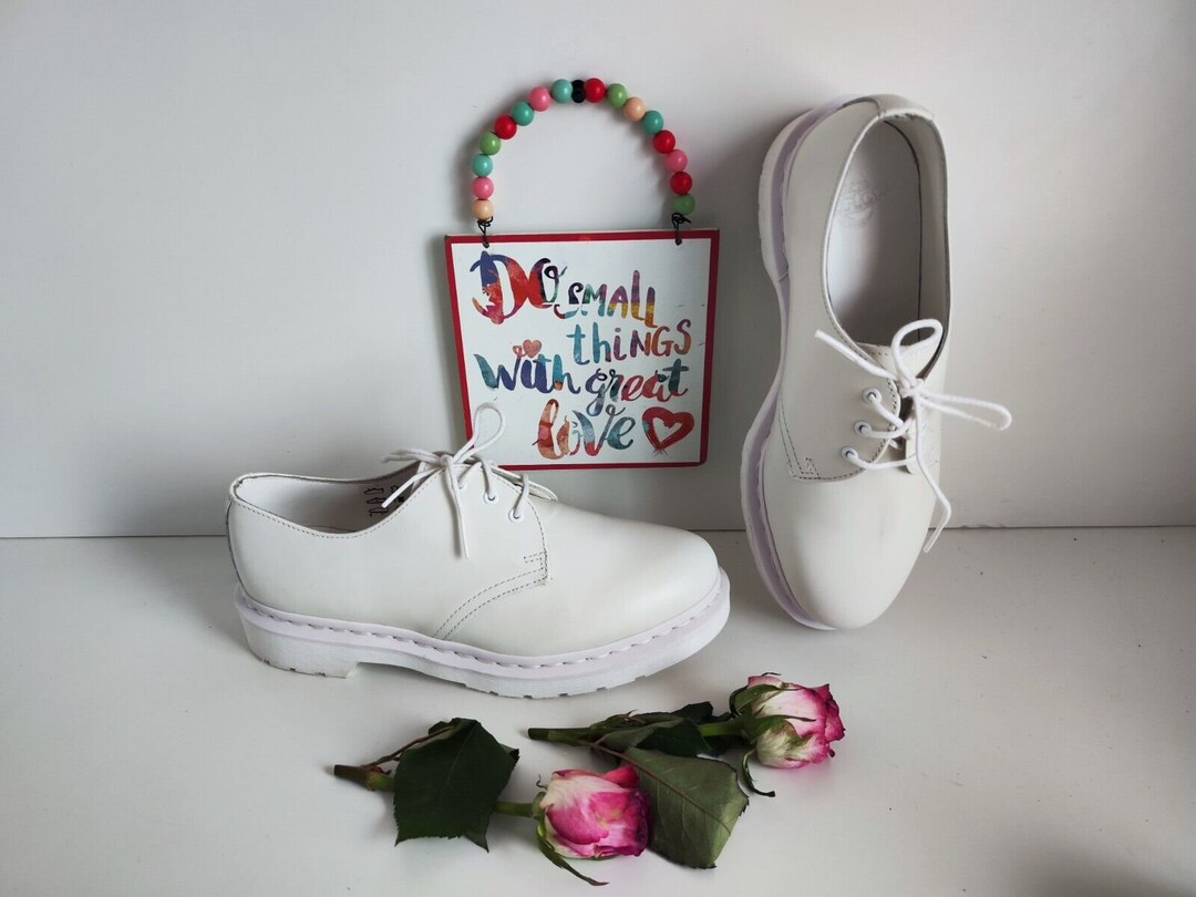 ほぼ未使用　UK4　Dr. Martens 　3ホール　厚底　白　P2934 ほぼ未使用 UK4 Dr. Martens 3ホール 厚底 白 P2934 靴