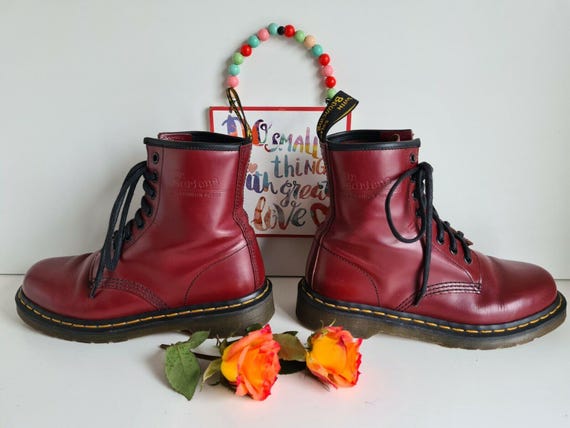 靴 Dr. Martens 1460 Cherry Red 9 1460 Smooth Leather Lace Up Boots in Cherry Red | Dr. Martens