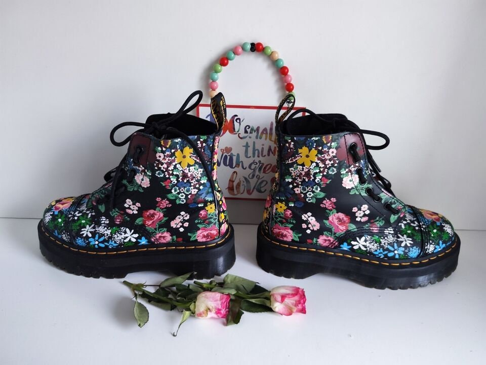 靴 Dr.Martens Sinclair Floral Mash Up Dr Martens Sinclair flatform boots in floral mash up | ASOS