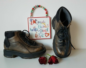 Dr Doc Martens vintage inglaterra botas marrones plataforma gruesa cuádruple UK4 E37 US6