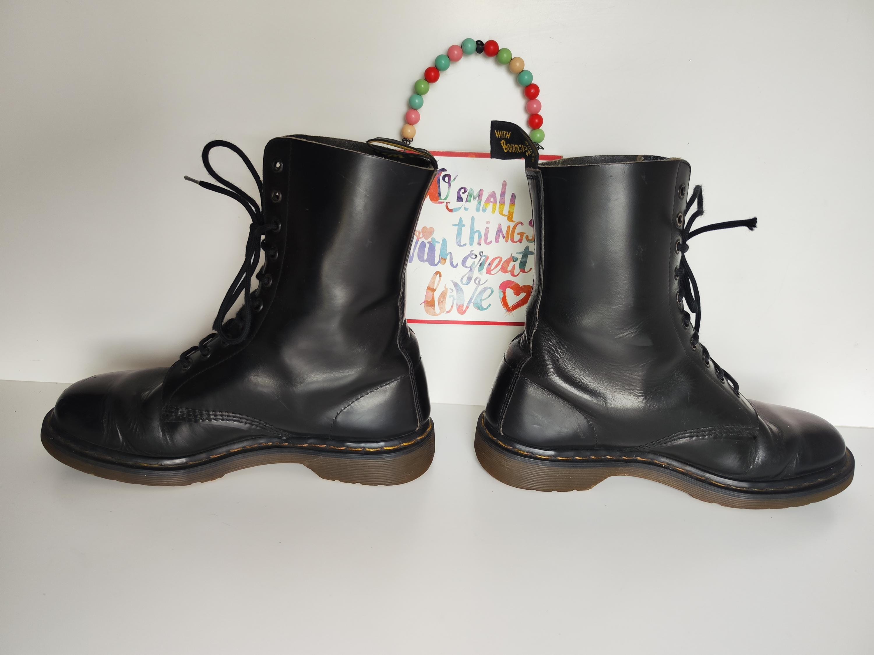 Dr Martens 1490 10 Eye England Vintage MIE Black Leather Ankle