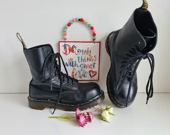 Dr Martens 1940 10 Eye Vintage England Platform Metal Toe Boots