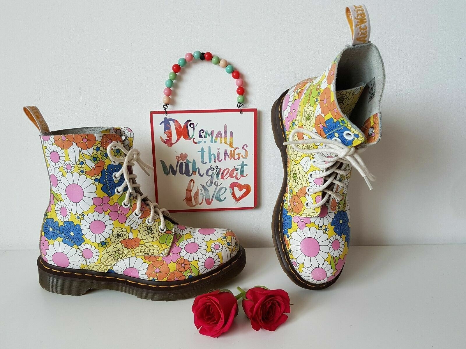 Dr Martens 1460 8 Hole Pascal Floral Flower Daisy White  display picture 1