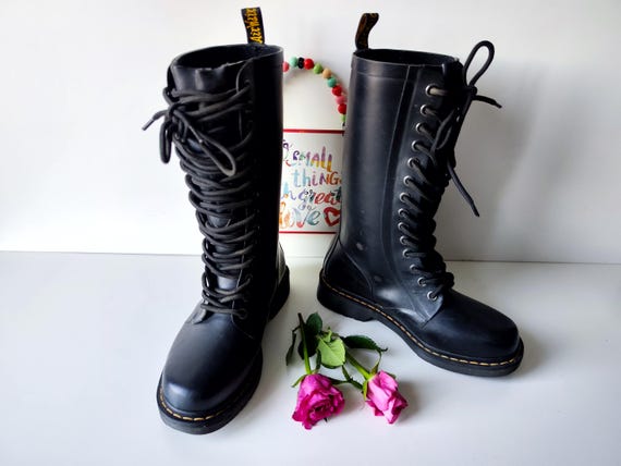 Botas de agua negras para lluvia Dr Martens Drench de 14 ojales
