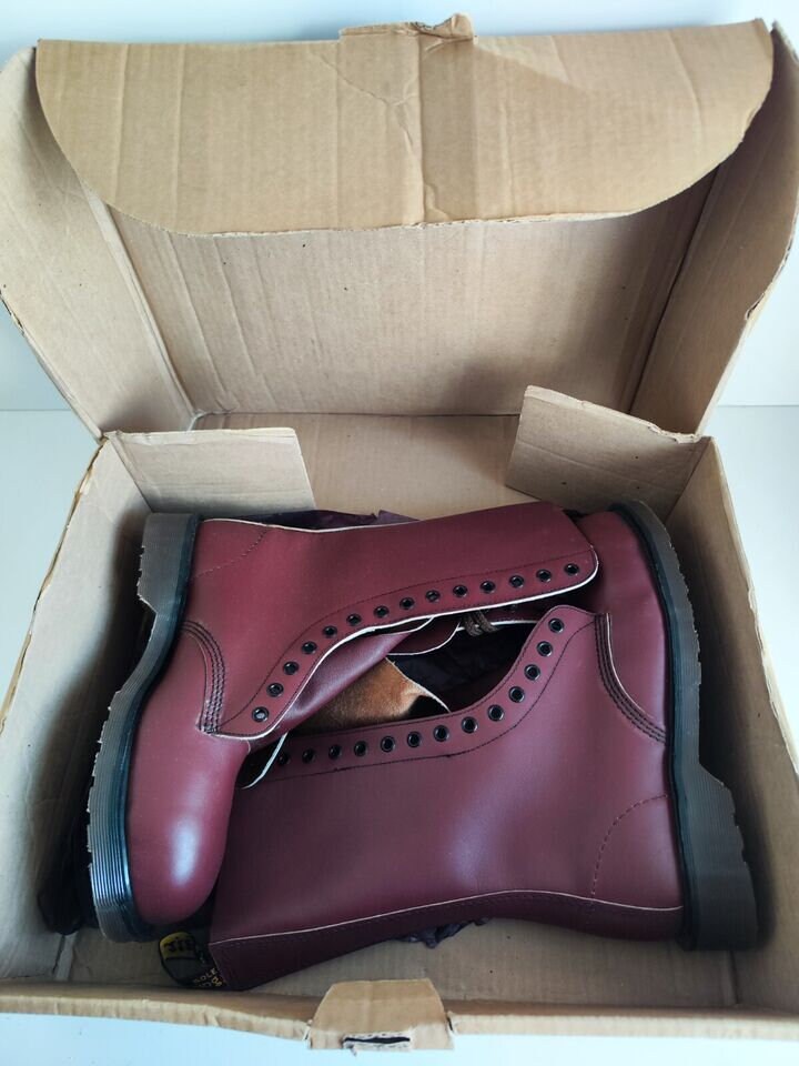 New Dr Martens 14 Eye Hole 1941 Cherry Red Oxblood Midcalf New Dr Martens 14 Eye Hole 1941 Cherry Red Oxblood Midcalf
