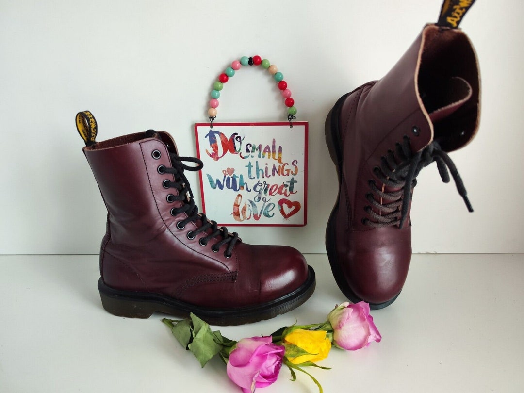 Dr.Martens Adrian UK4 チェリーレッド UK4, US6 Amazon.com | Dr. Martens - Mens Adrian Tassle Loafer, Size