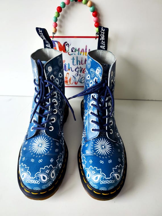 DR. MARTENS 1460 8-Eye Boot 花柄 Amazon.com | Dr. Martens Women's 1460 Vonda II Embroidered 8