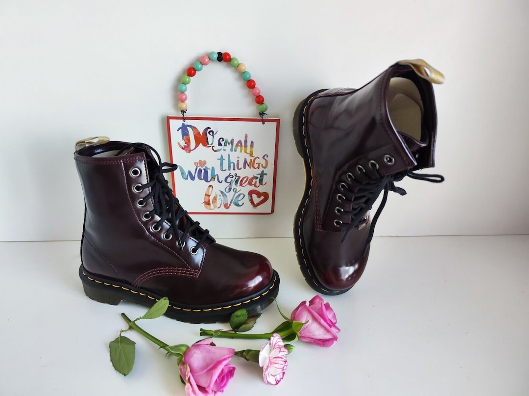 ドクターマーチン Dr.Martens VEGAN cherry red Amazon.com | Dr. Martens Vegan 1460 Lace Up Boots, Cherry