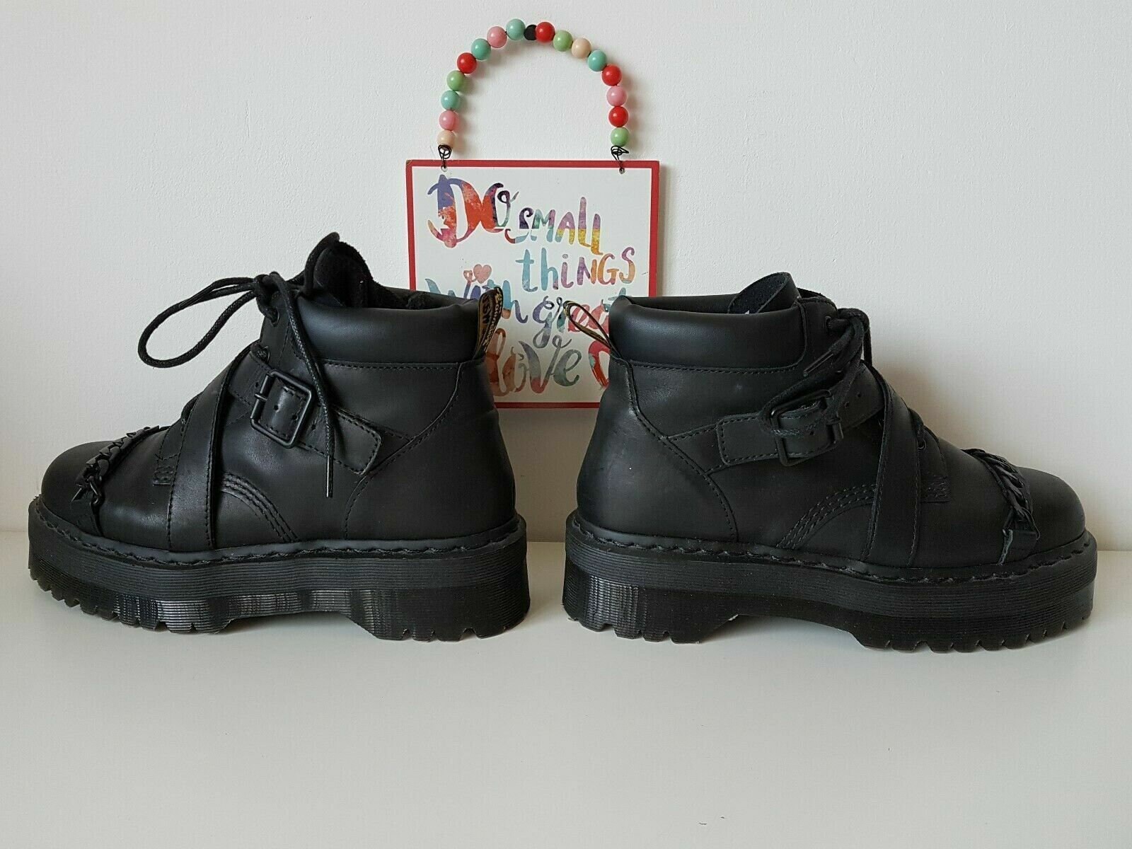 ドクターマーチン　ブーツ　BEAUMANN CROSS STRAP BOOT Dr.Martens(ドクターマーチン)より”BEAUMANN CROSS STRAP BOOT