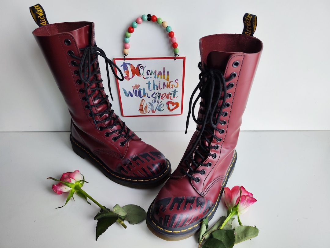 Dr.Martens 1914 14ホール UK5 Dr. Martens 1914 Black Smooth 14-Eye Boot – Red Zone