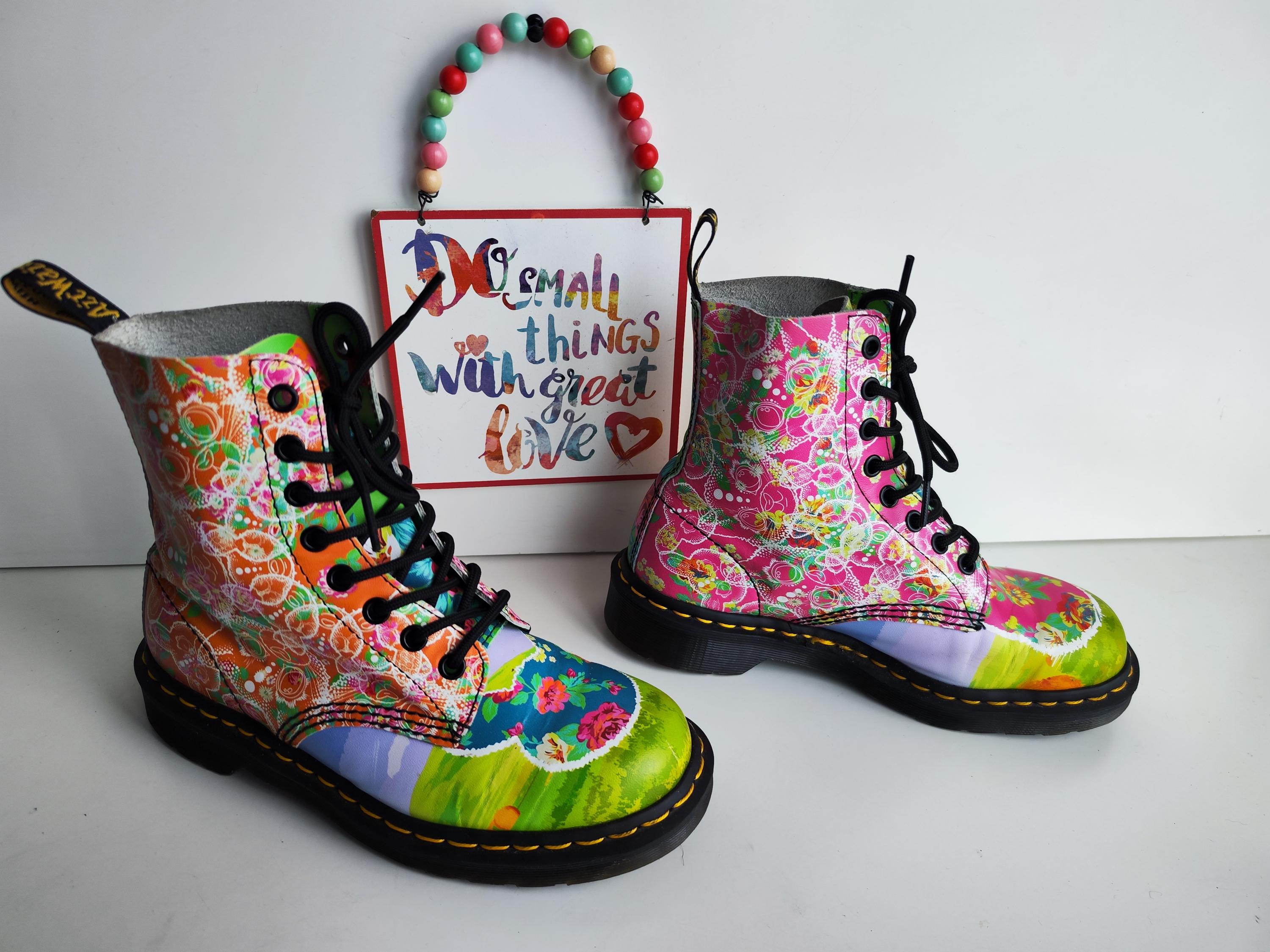 Dr.martens uk7 カラフル　タイダイ風 ドクターマーチン、多様性を表現したレインボーカラーの「PRIDE