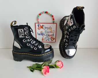 Neue Dr. Martens Jadon Max Rebel Lackstiefel mit Quad Neue Dr. Martens Jadon Max Rebel Lackstiefel mit Quad